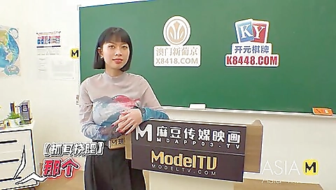 Sexy black babe arrogant in threesome