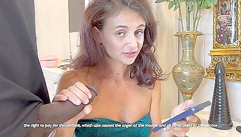 Sexy young undulateser with perfect ass