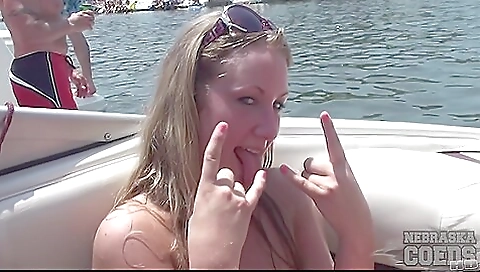 Sexy blondeia gets fucked in a creampie